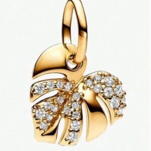 NWOT Pandora Gold Pave Monstera Leaf Charm